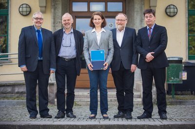 Gruppenbild nach Unterzeichnung der Kooperationsvereinbarung