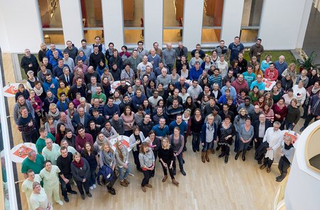 Alle Mitarbeitenden des Leibniz-Instituts für Neurobiologie im Atrium