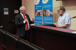 Public Lecture in the Series „ Science & Society“ on „Lernen, Erinnern, Vergessen - Wie zuverlässig ist unser Gedächtnis?“ Beutenberg Campus Jena. Discussion between Otto Witte  und Eckart Gundelfinger (FLI / Magdalena Voll)